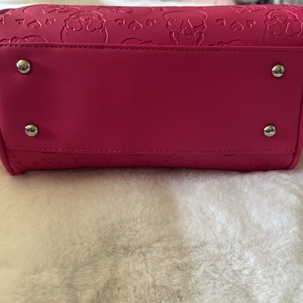 NEW Betsey Johnson Skull Barrel Handbag - Picture 8 of 9